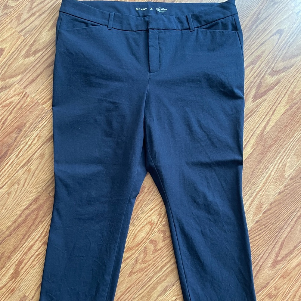 Old Navy PETITE High-Rise Pixie Skinny Pants in Dark Blue